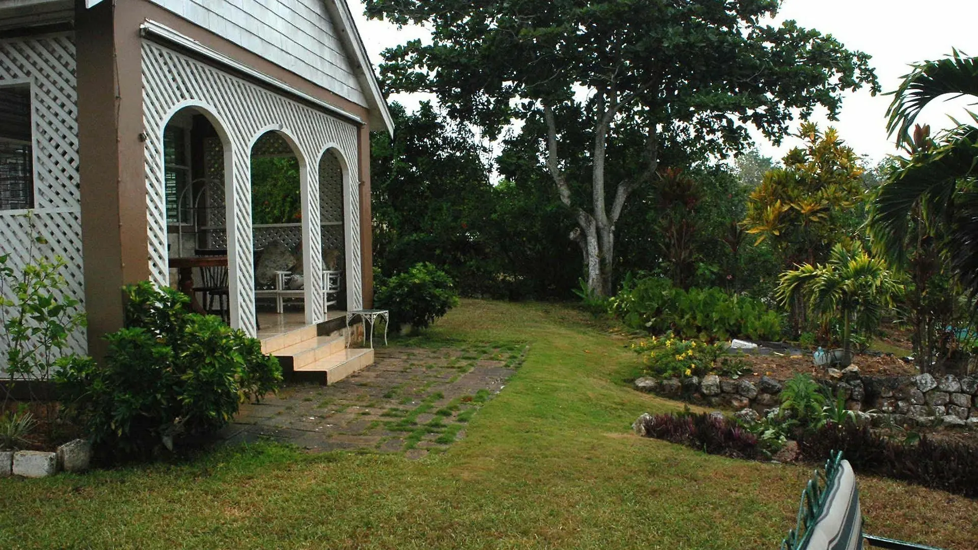 June Plum Bed And Breakfast Mandeville Bed & Breakfast